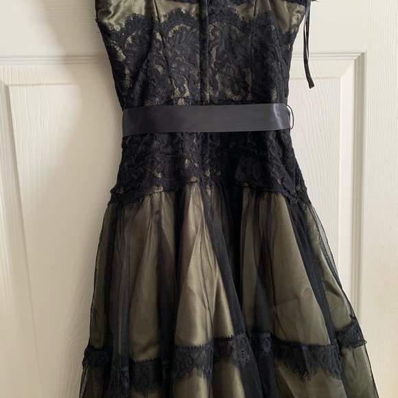 Jessica McClintock formal/prom/special occasion lace dress. - Picture 1 of 15